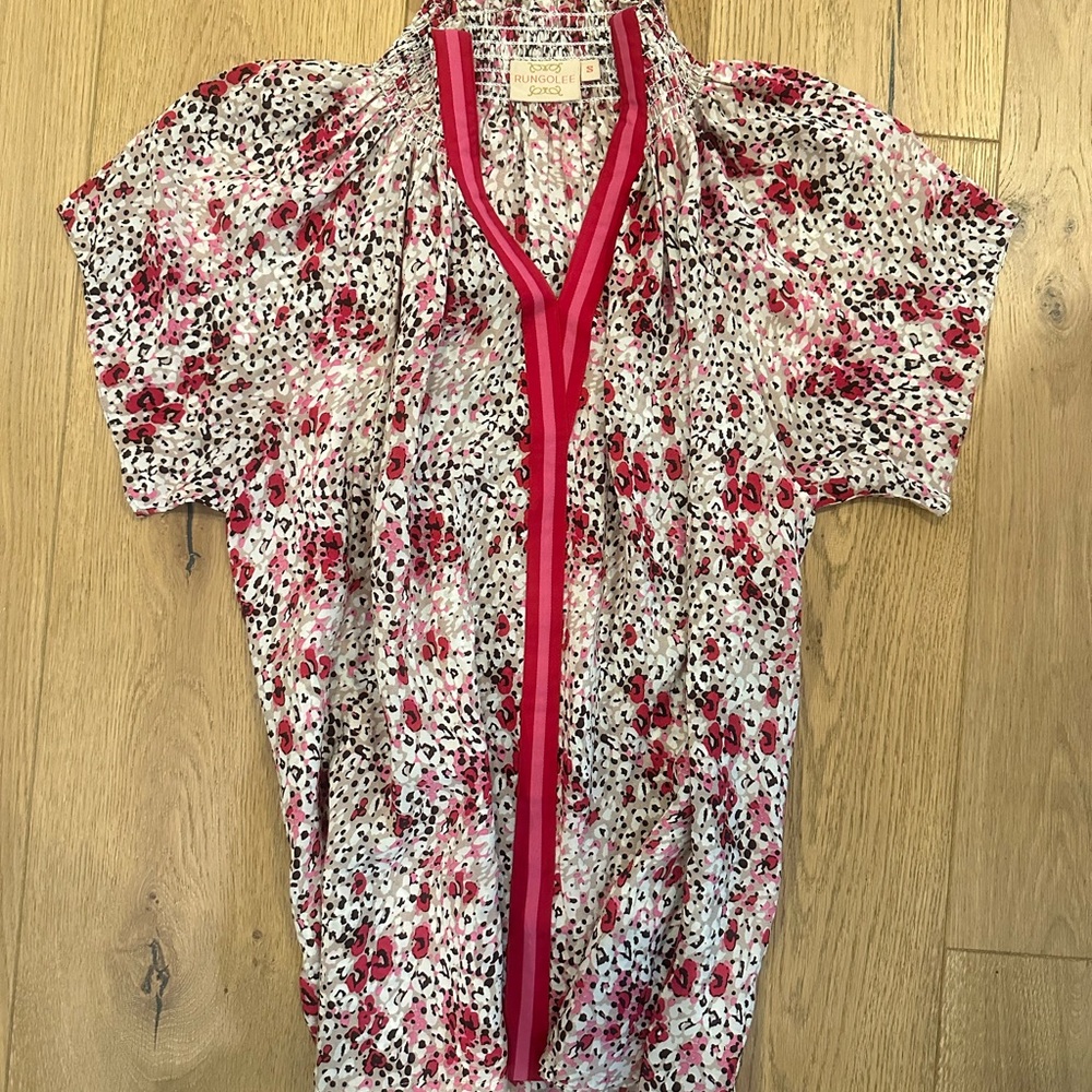 Size small Rungolee Top. NWOT